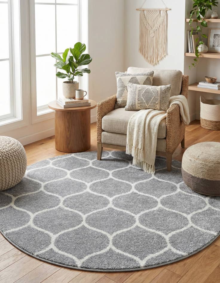 Detail image of 7' x 7' Lattice Frieze Round Rug