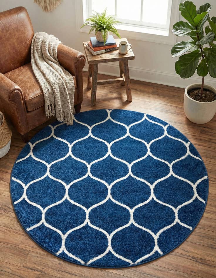Detail image of 4' x 4' Lattice Frieze Round Rug