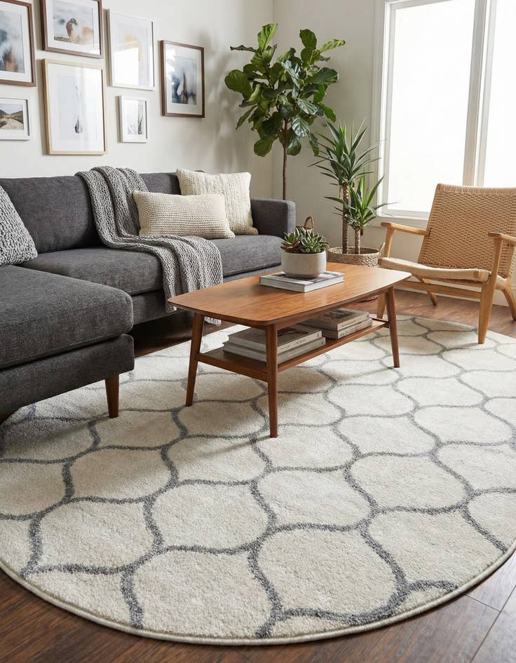 Detail image of 5' 3 x 8' Trellis Frieze Oval Rug