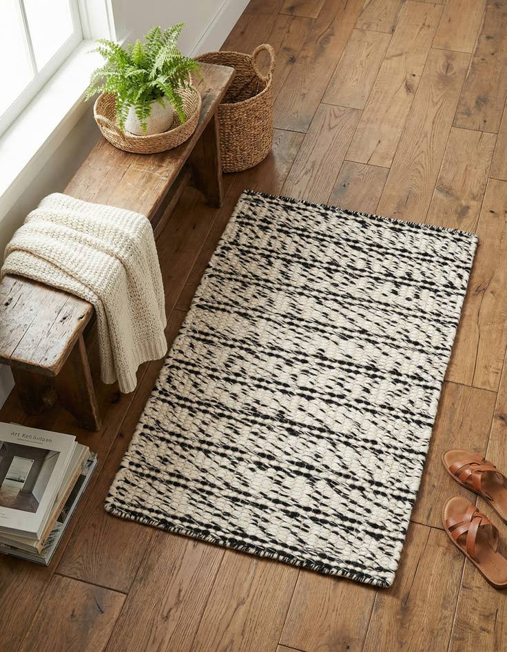 Detail image of 2' 1 x 3' Hand Woven Seaside Pearl Jute Rug