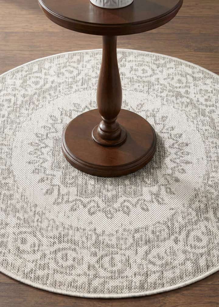 3' x 3' Easy-Clean Traditional Indoor / Outdoor Round Rug