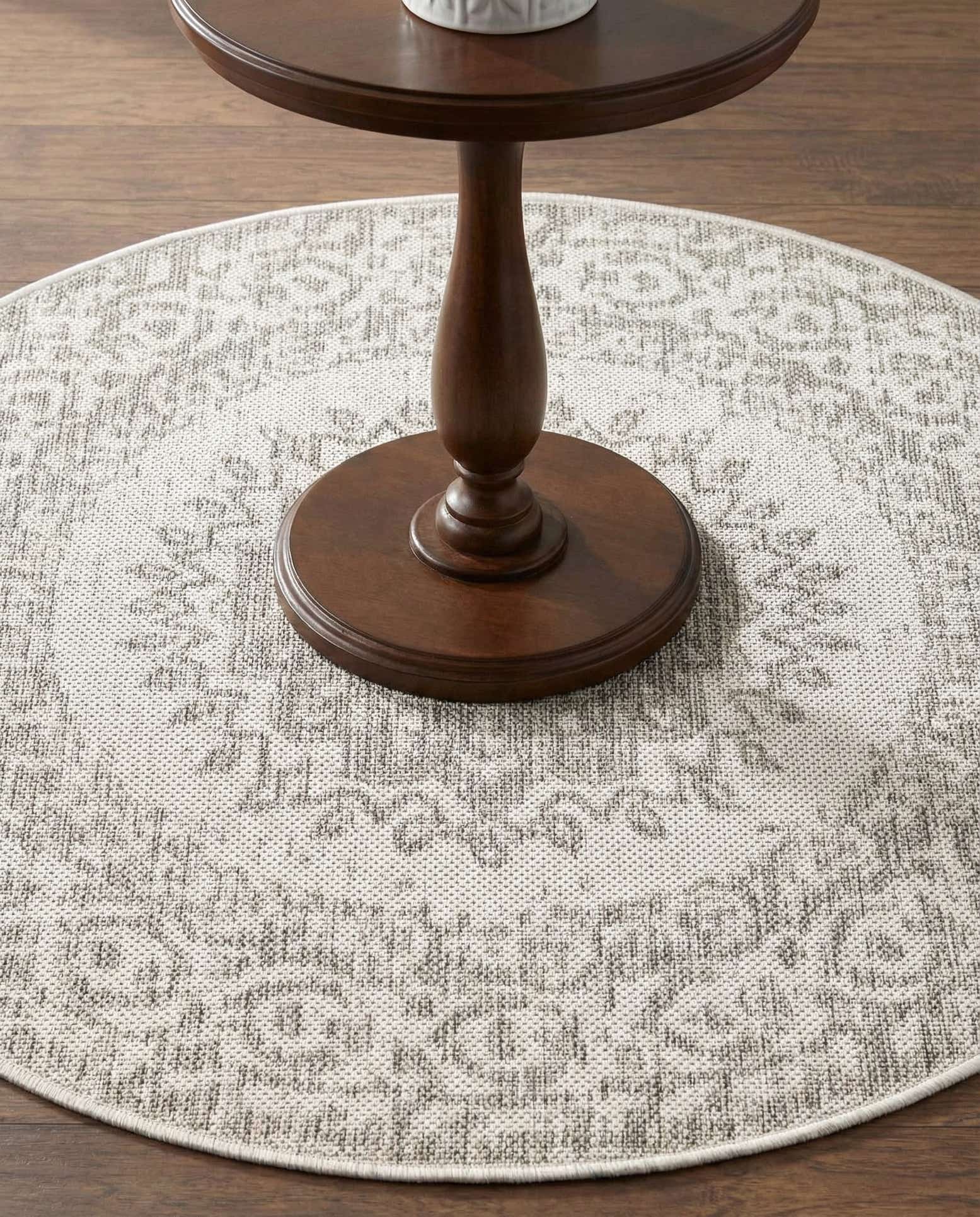3' x 3' Easy-Clean Traditional Indoor / Outdoor Round Rug