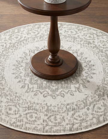3' x 3' Easy-Clean Traditional Indoor / Outdoor Round Rug