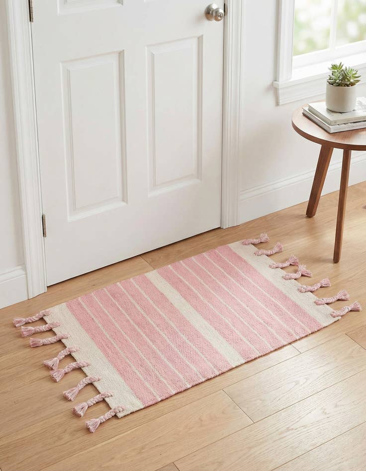 Detail image of 2' x 3' 1  Hand Woven Chindi Cotton Rug