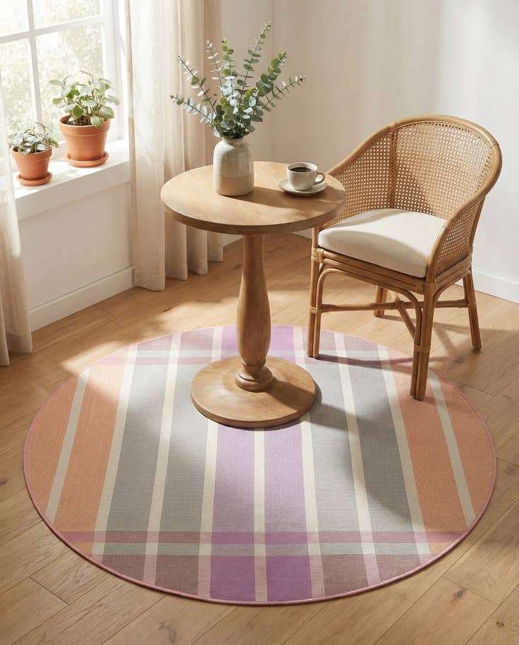 Detail image of 4' x 4' Easy-Clean Striped Indoor / Outdoor Round Rug