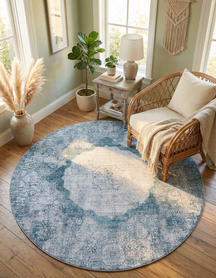 Detail image of 7' 10 x 7' 10 Washable Yara Round Rug