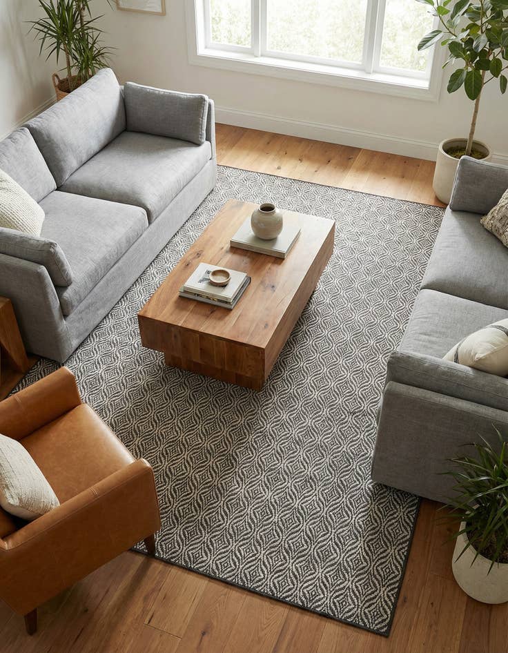 Detail image of 7' 10 x 10' Washable Lattice Indoor / Outdoor Rug