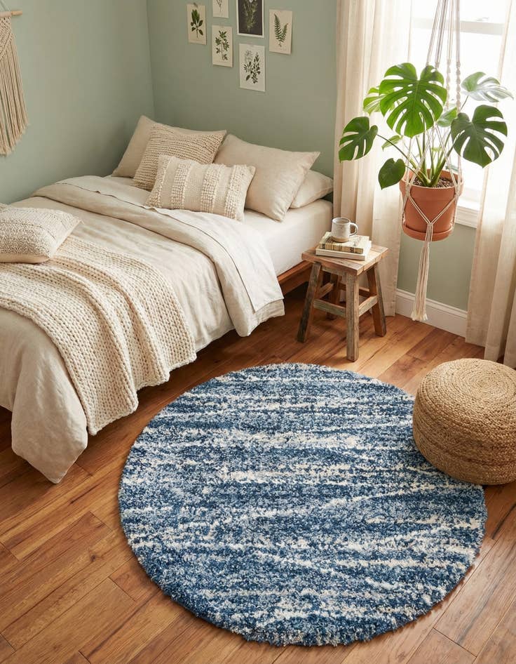 Detail image of 5' 3 x 5' 3 Serenity Shag Round Rug