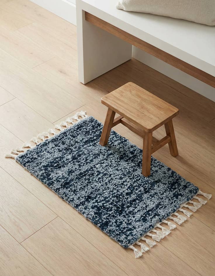 Detail image of 2' 2 x 3' Lagom Shag Rug