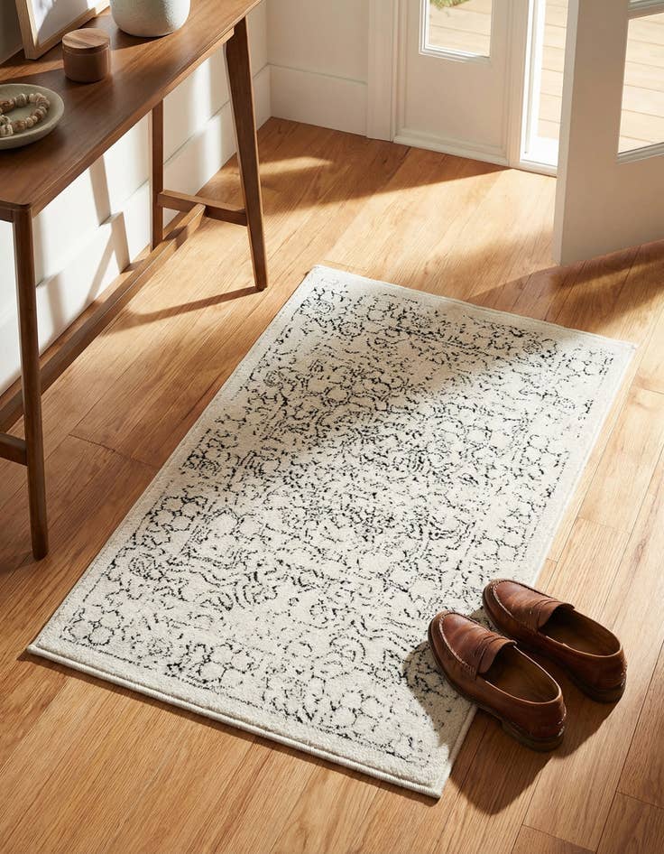 Detail image of 2' x 3' Isabella Rug