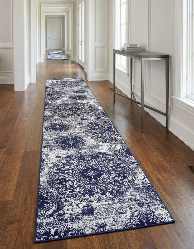 Detail image of 3' 3 x 16' 5 Monaco Runner Rug