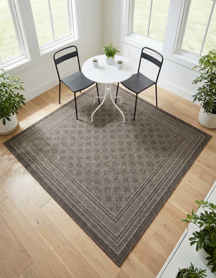 Detail image of  5' 1 x 5' 1  Washable Lattice Indoor / Outdoor Square Rug