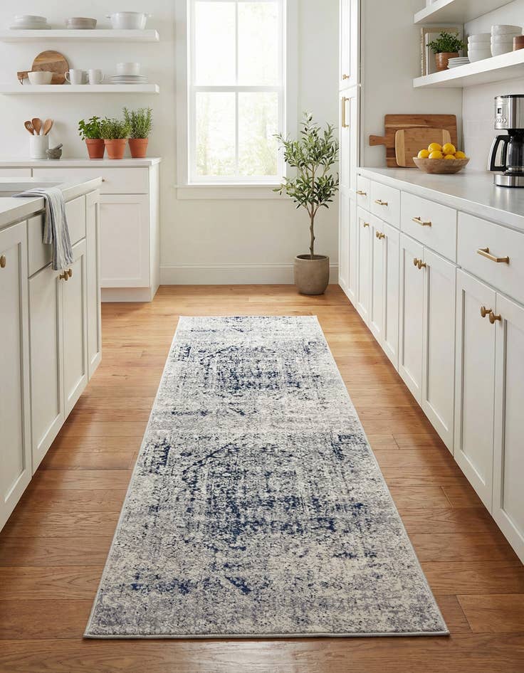 Detail image of 2' x 6' 9 Eliza Runner Rug