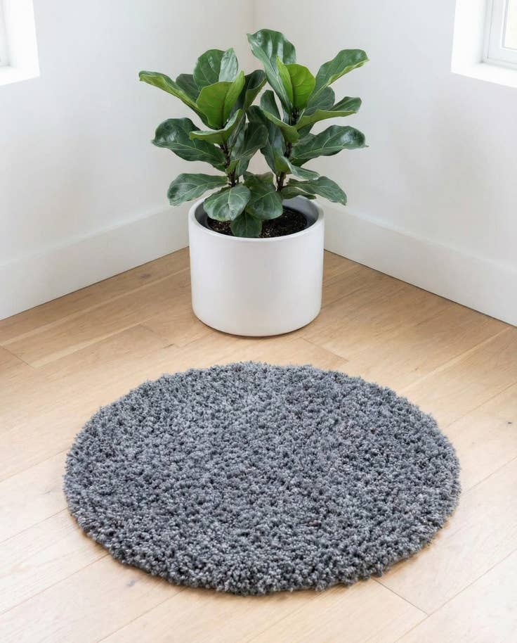 Detail image of 2' x 2' Zermatt Shag Round Rug