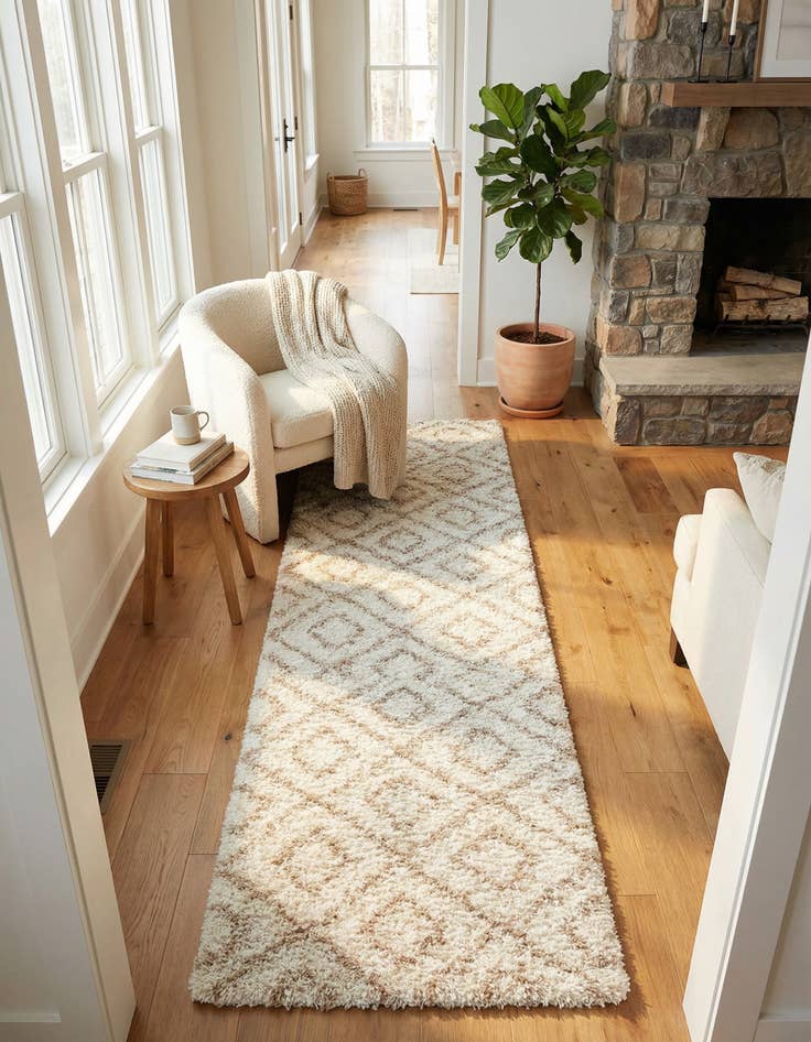 Detail image of 2' 7 x 10' Lattice Shag Runner Rug