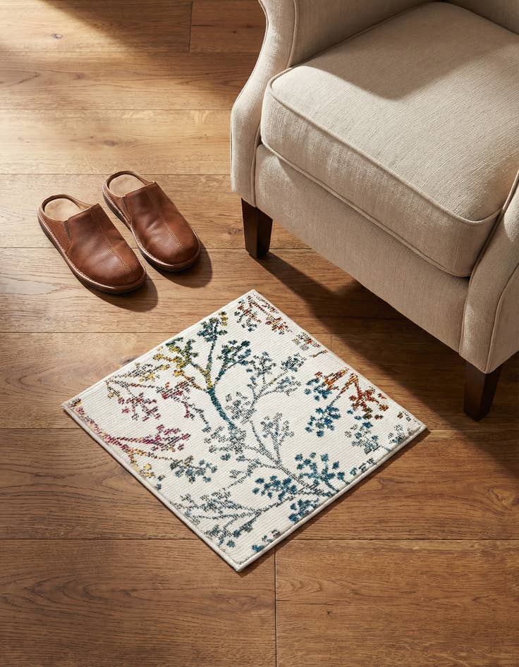 Detail image of 1' 4 x 1' 4 Blossom Sample Rug