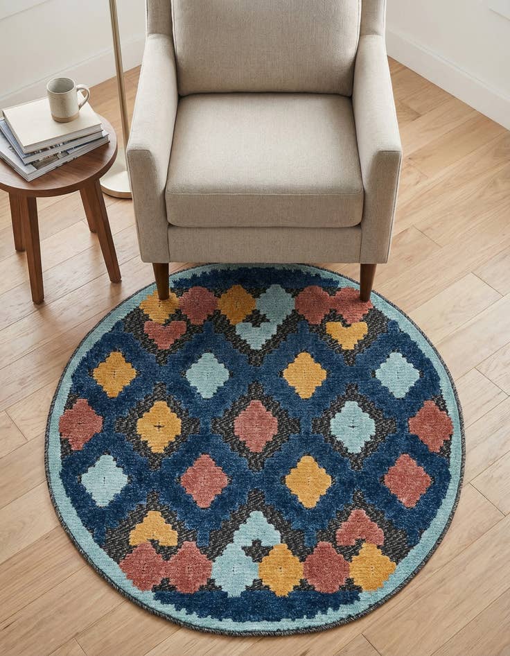 Detail image of 3' 3 x 3' 3  Washable Belize Indoor / Outdoor Round Rug