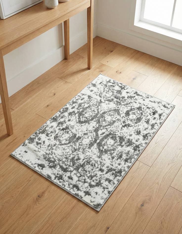 Detail image of 2' x 3' Venice Rug