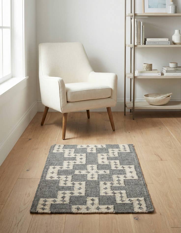 Detail image of 2' x 3' 1 Hand Woven Kilim Wool Rug