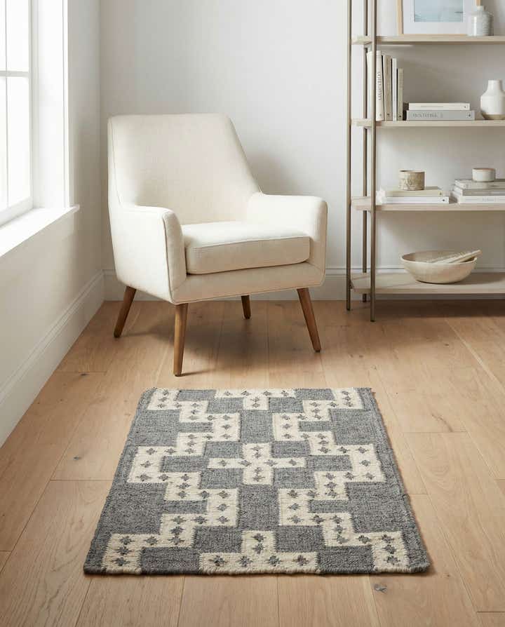 2' x 3' 1 Hand Woven Kilim Wool Rug