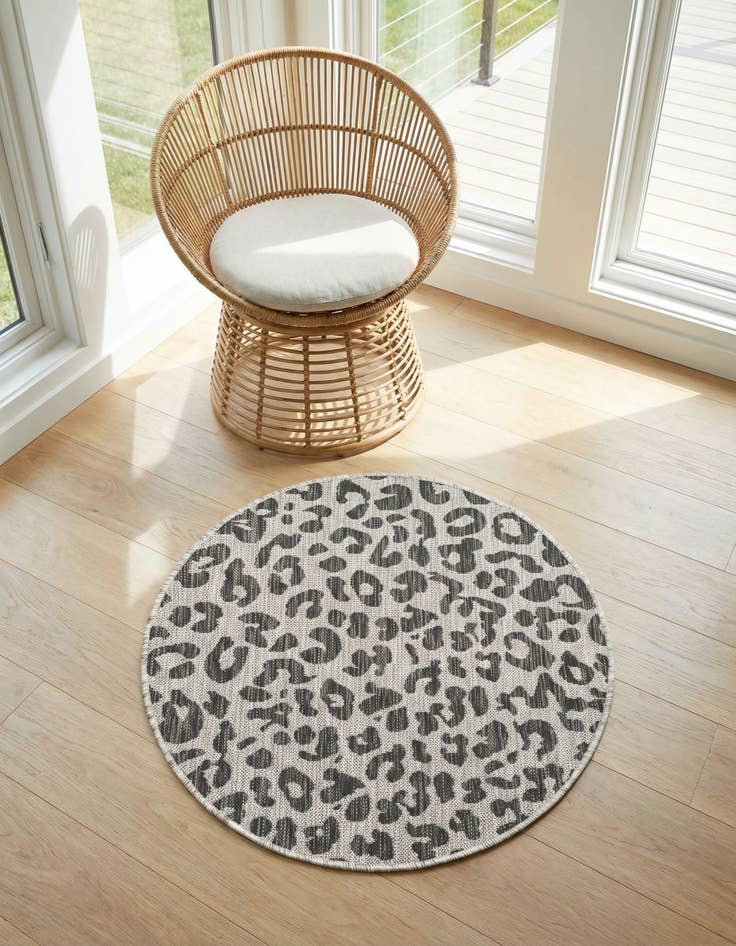 Detail image of 3' x 3' Easy-Clean Safari Indoor / Outdoor Round Rug