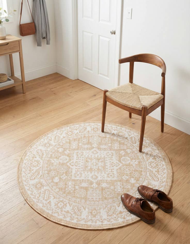 Detail image of 3' x 3' Washable Aztec Indoor / Outdoor Round Rug