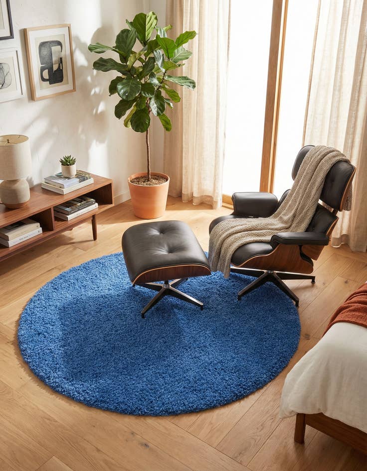 Detail image of 7' x 7' Solid Shag Round Rug
