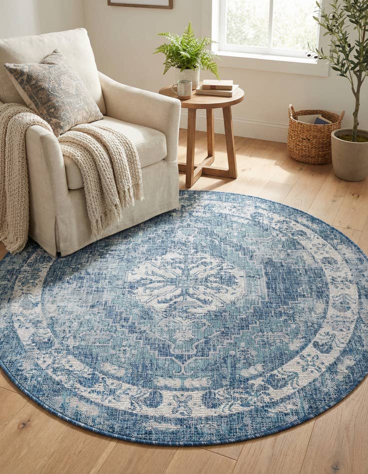Detail image of 5' 3 x 5' 3  Washable Traditional Indoor / Outdoor Round Rug