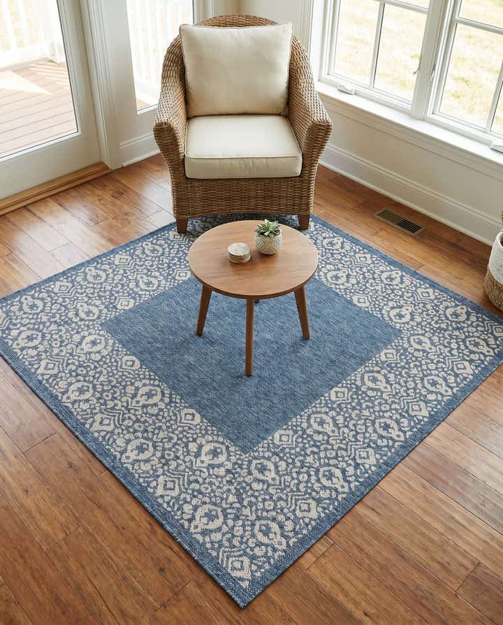 5' 3 x 5' 3 Easy-Clean Border Indoor / Outdoor Square Rug