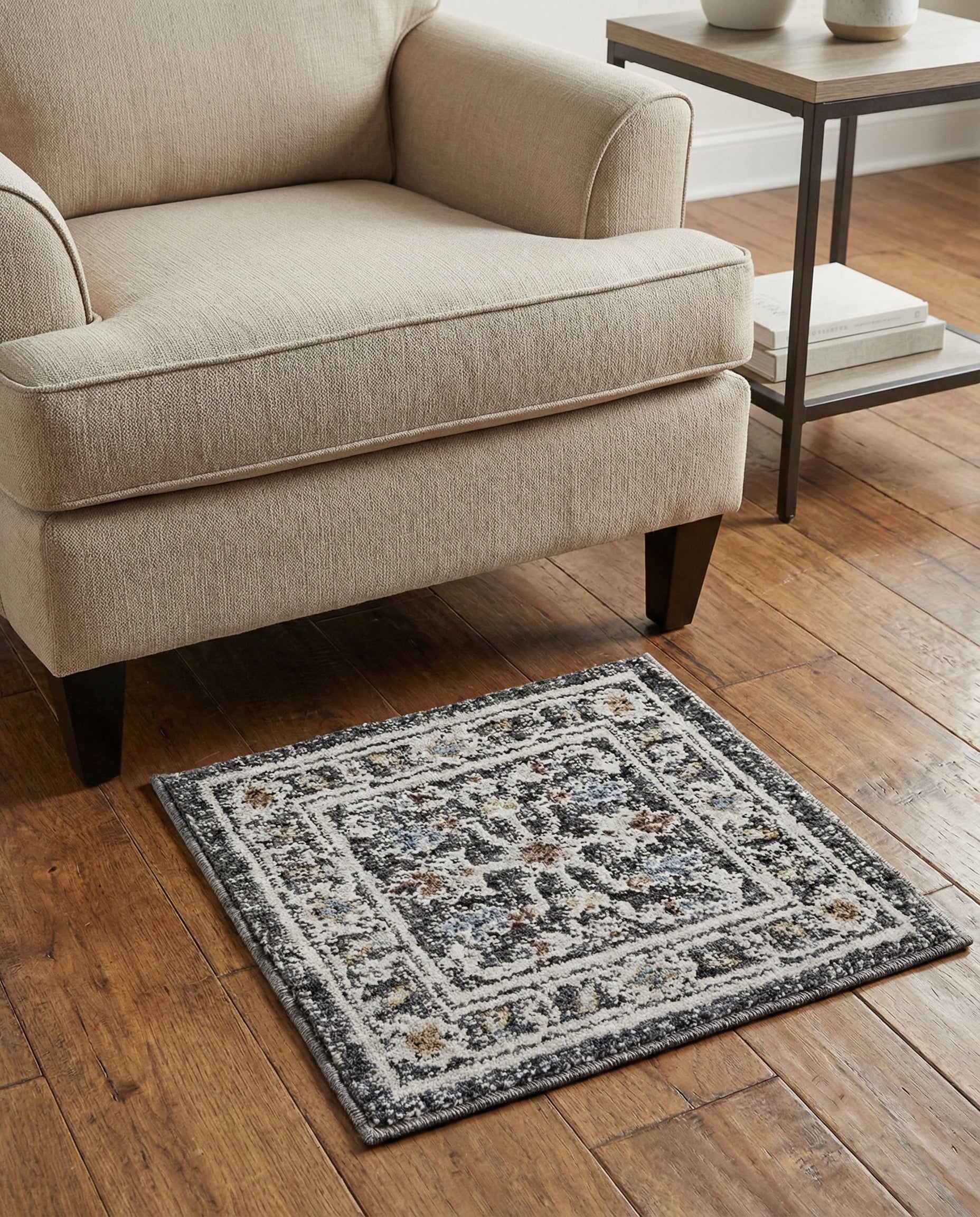 1' 4 x 1' 4 Eco Traditional Sample Rug