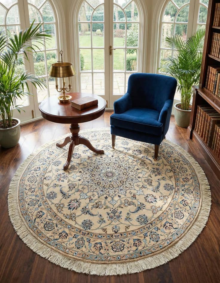 Detail image of 4' 11 x 4' 11 Nain Wool Round Rug