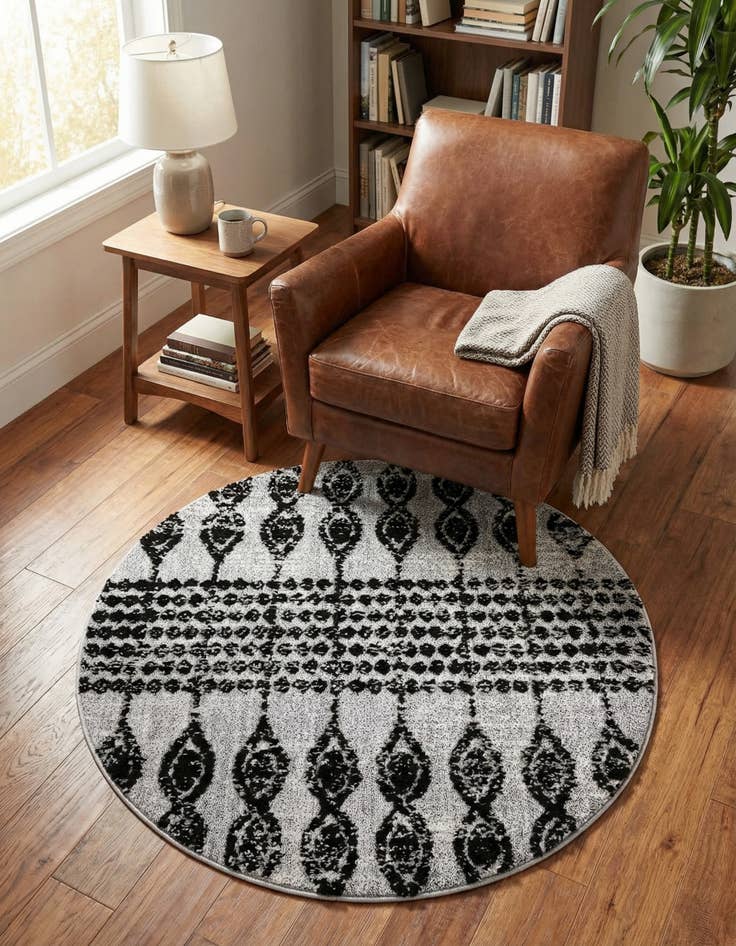 Detail image of 4' x 4' Cherokee Round Rug