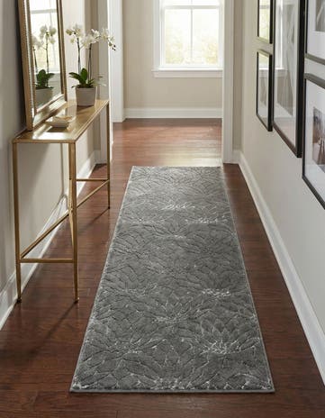Gray Silver Marilyn Monroe™ Glam Dahlia Runner Rug