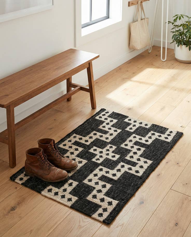 Detail image of 2' x 3' 1 Hand Woven Kilim Wool Rug