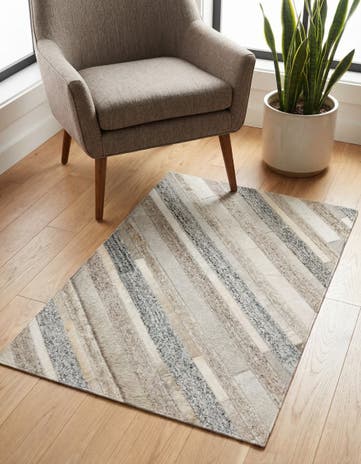2' 1 x 3' Cowhide Rug