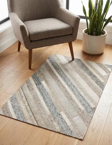 2' 1 x 3' Cowhide Rug
