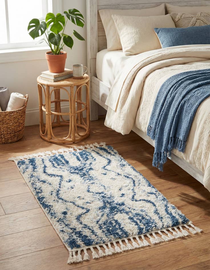 Detail image of 2' 2 x 3' Athena Shag Rug