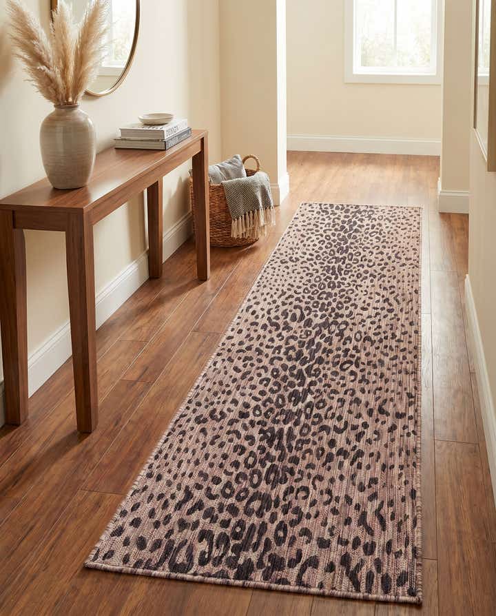 2' 7 x 10' Easy-Clean Safari Indoor / Outdoor Runner Rug