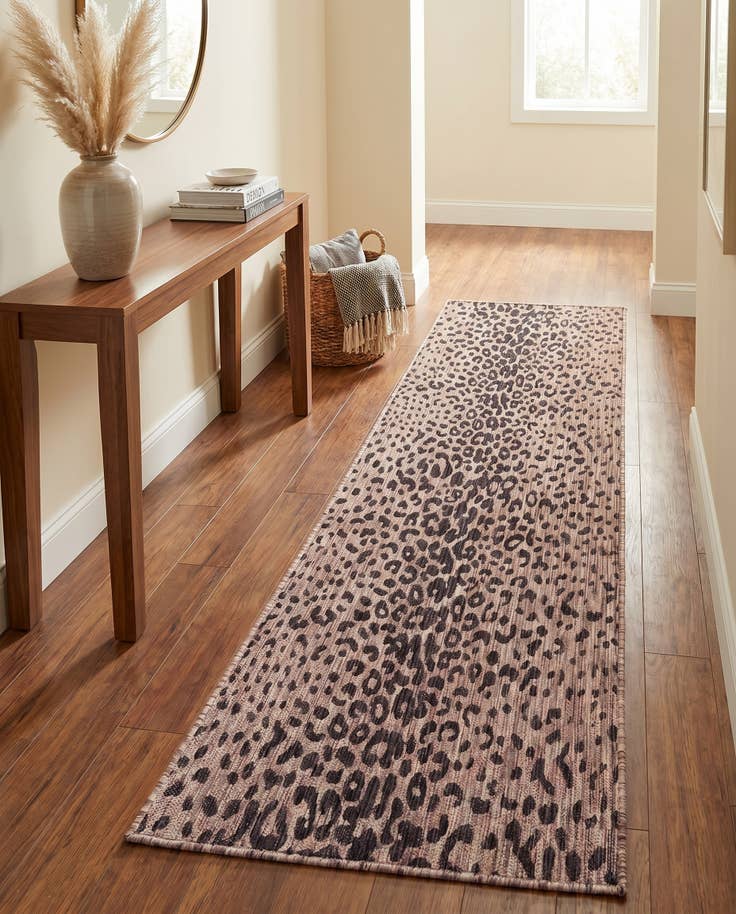 Detail image of 2' 7 x 10' Easy-Clean Safari Indoor / Outdoor Runner Rug