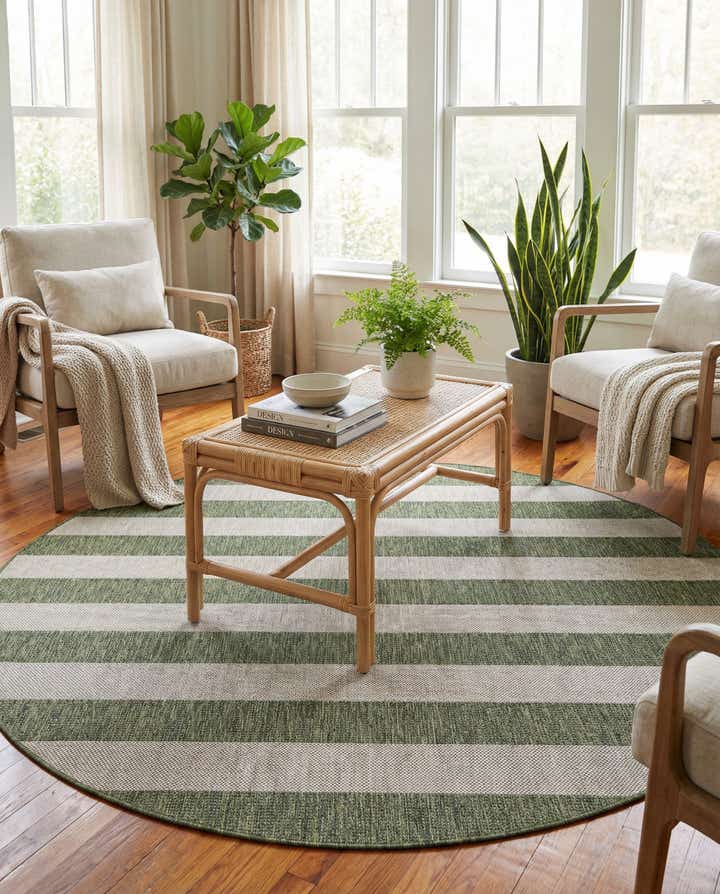 7' 10 x 7' 10 Easy-Clean Ribbon Indoor / Outdoor Round Rug