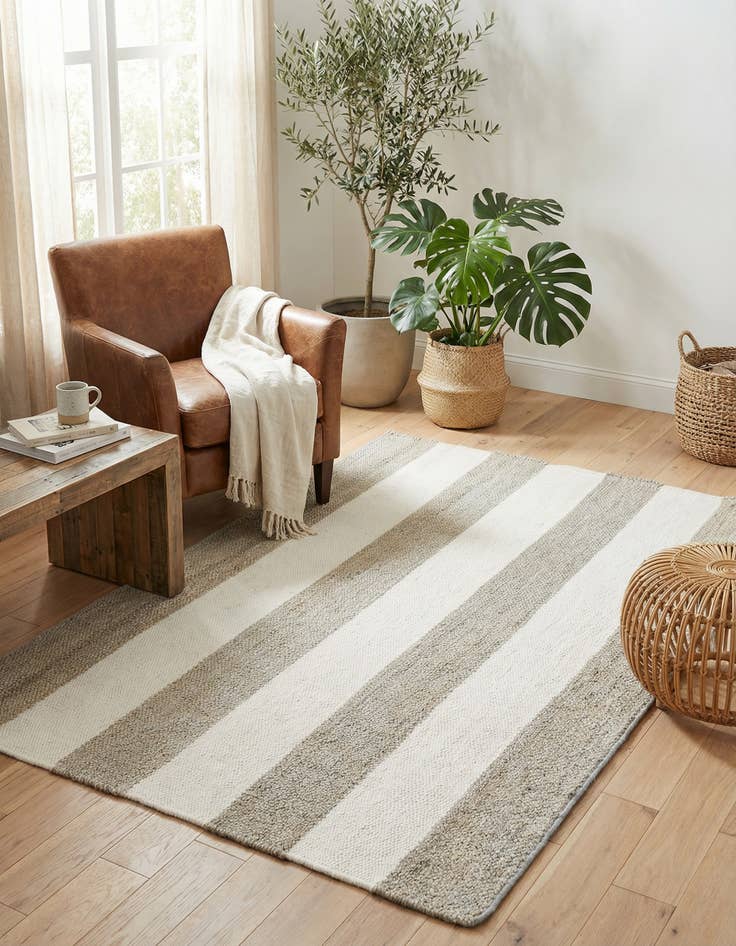 Detail image of 4' 1 x 6' 1 Hand Woven Jill Zarin Hamptons Rug