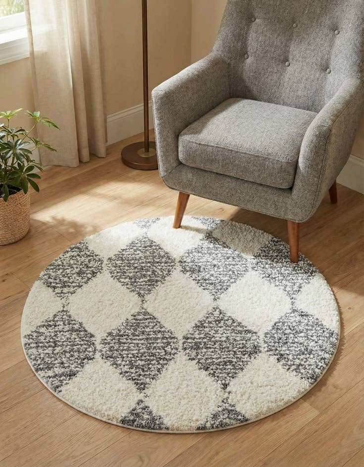 Detail image of 3' 3 x 3' 3 Serenity Shag Round Rug