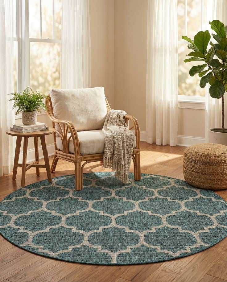 Detail image of 5' 3 x 5' 3 Easy-Clean Lattice Indoor / Outdoor Round Rug