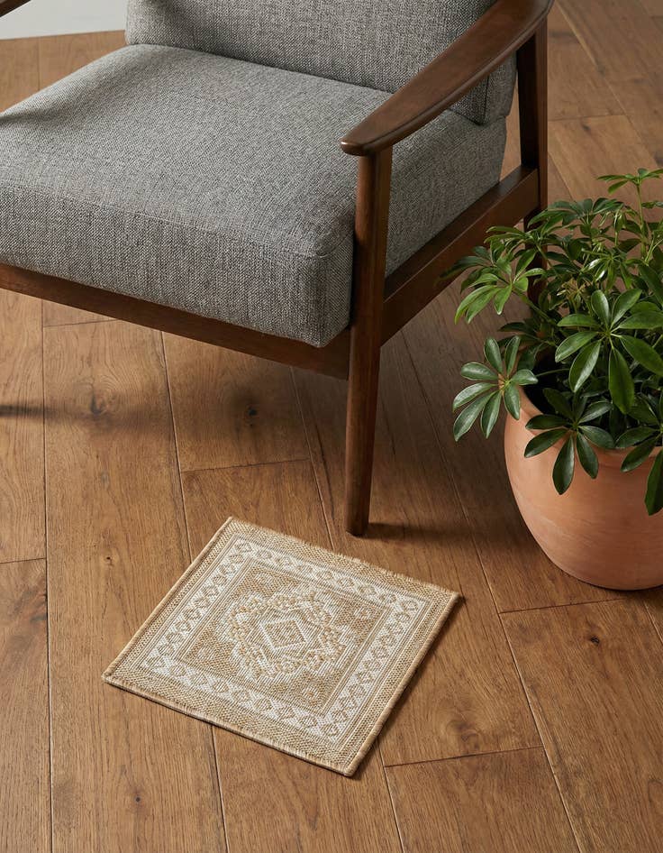 Detail image of 1' 4 x 1' 4 Washable Aztec Indoor / Outdoor Sample Rug