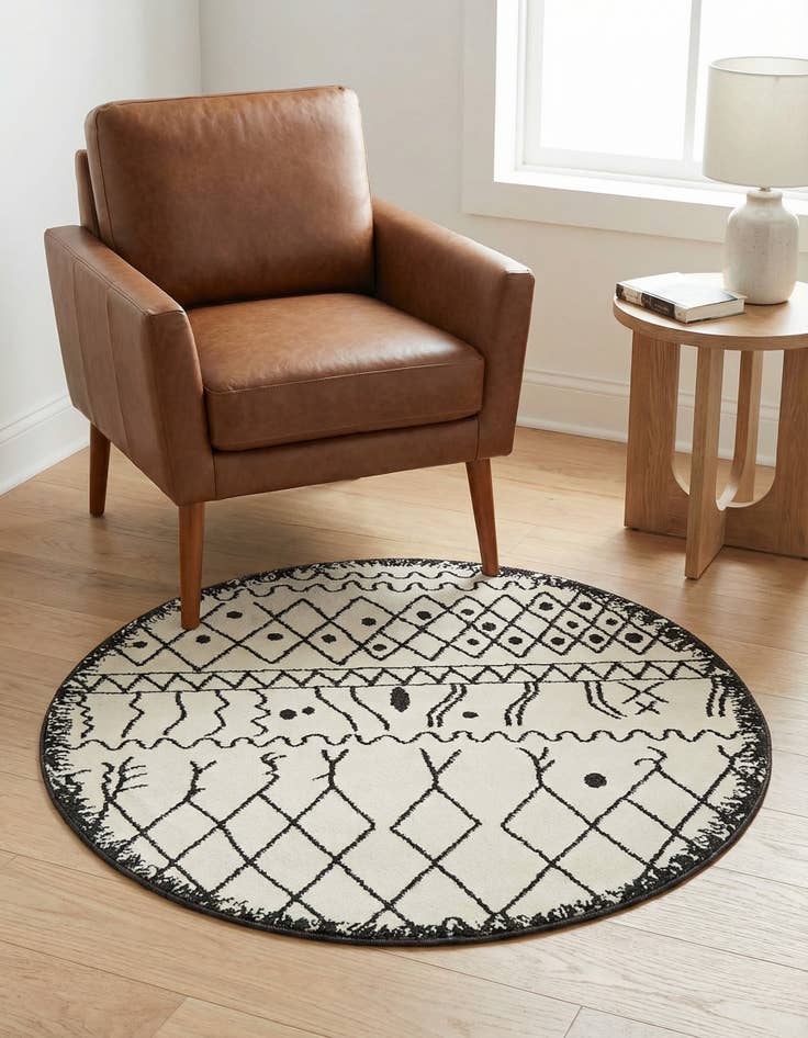 Detail image of 3' 3 x 3' 3 Titania Round Rug