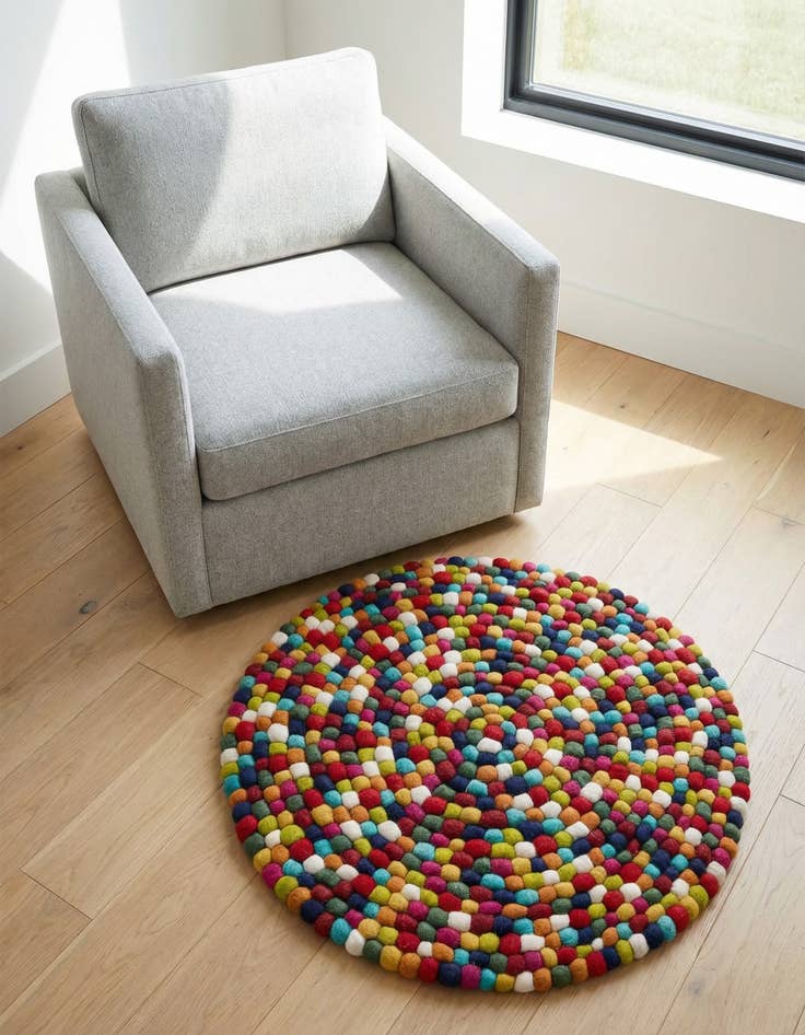 Detail image of 3' 3 x 3' 3 Felt Ball Wool Round Rug