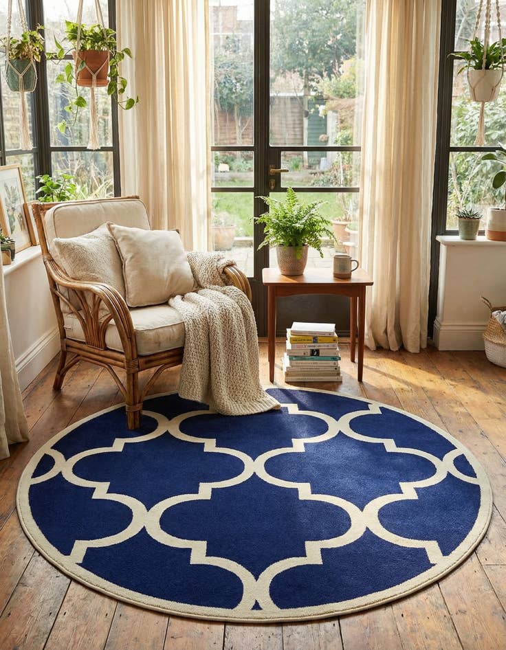 Detail image of 7' 10 x 7' 10 Lattice Round Rug