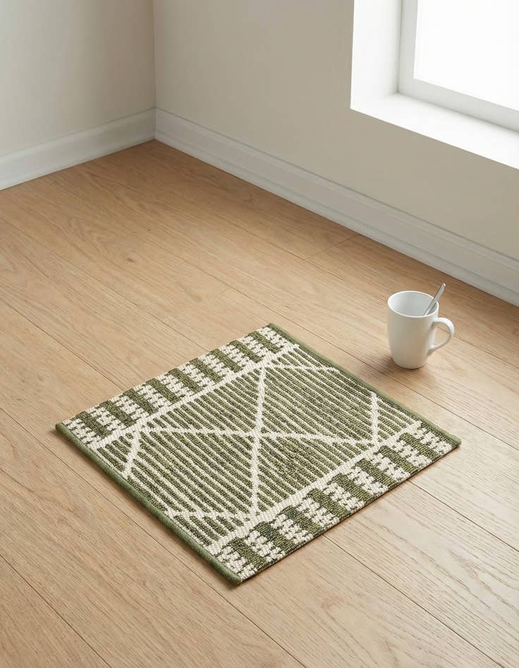 Detail image of 1' 4 x 1' 4 Washable Lattice Indoor / Outdoor Sample Rug