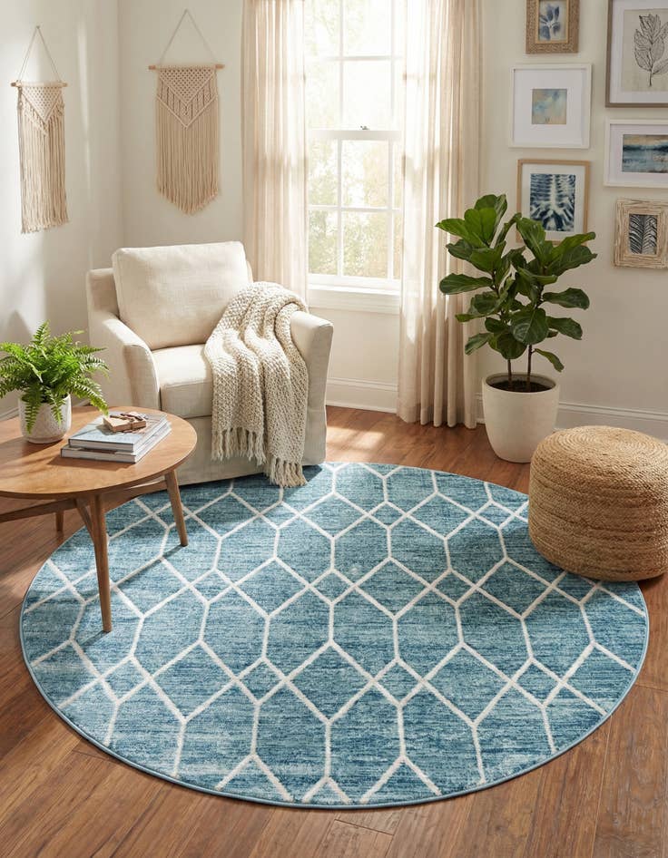 Detail image of 7' x 7' Lattice Trellis Round Rug