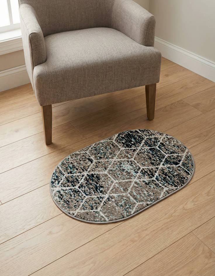Detail image of 2' x 3' Lattice Frieze Oval Rug